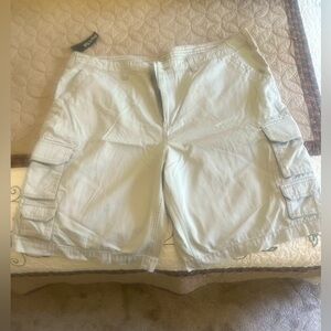 J.Ferrar Men’s Cargo Shorts. Size 46 NWT